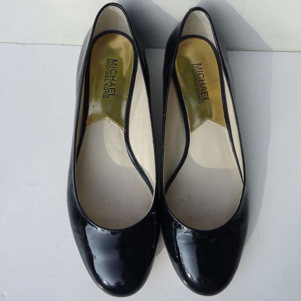 SIZE 7.5M. MICHAEL Michael Kors patent leather shoes. - Picture 2 of 16